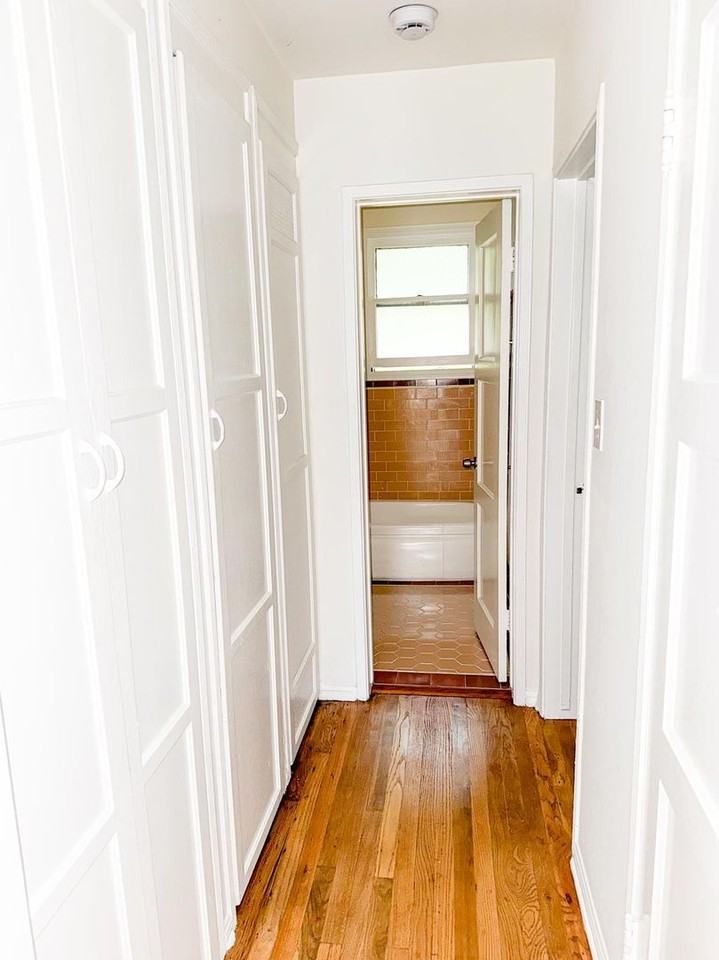 7020-7022 7020-7022 1⁄2 Hazeltine Ave - Photo 7 of 11