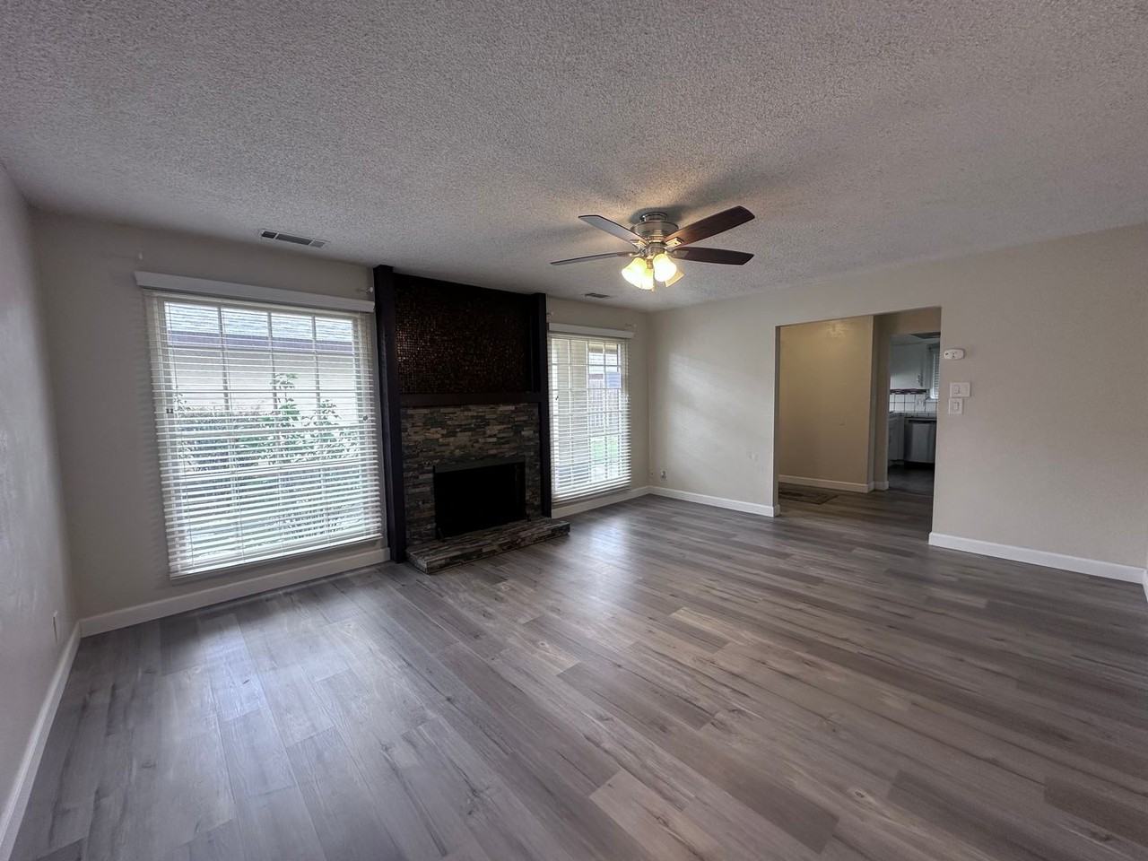 3829 W Hillsdale Ave - Photo 7 of 18