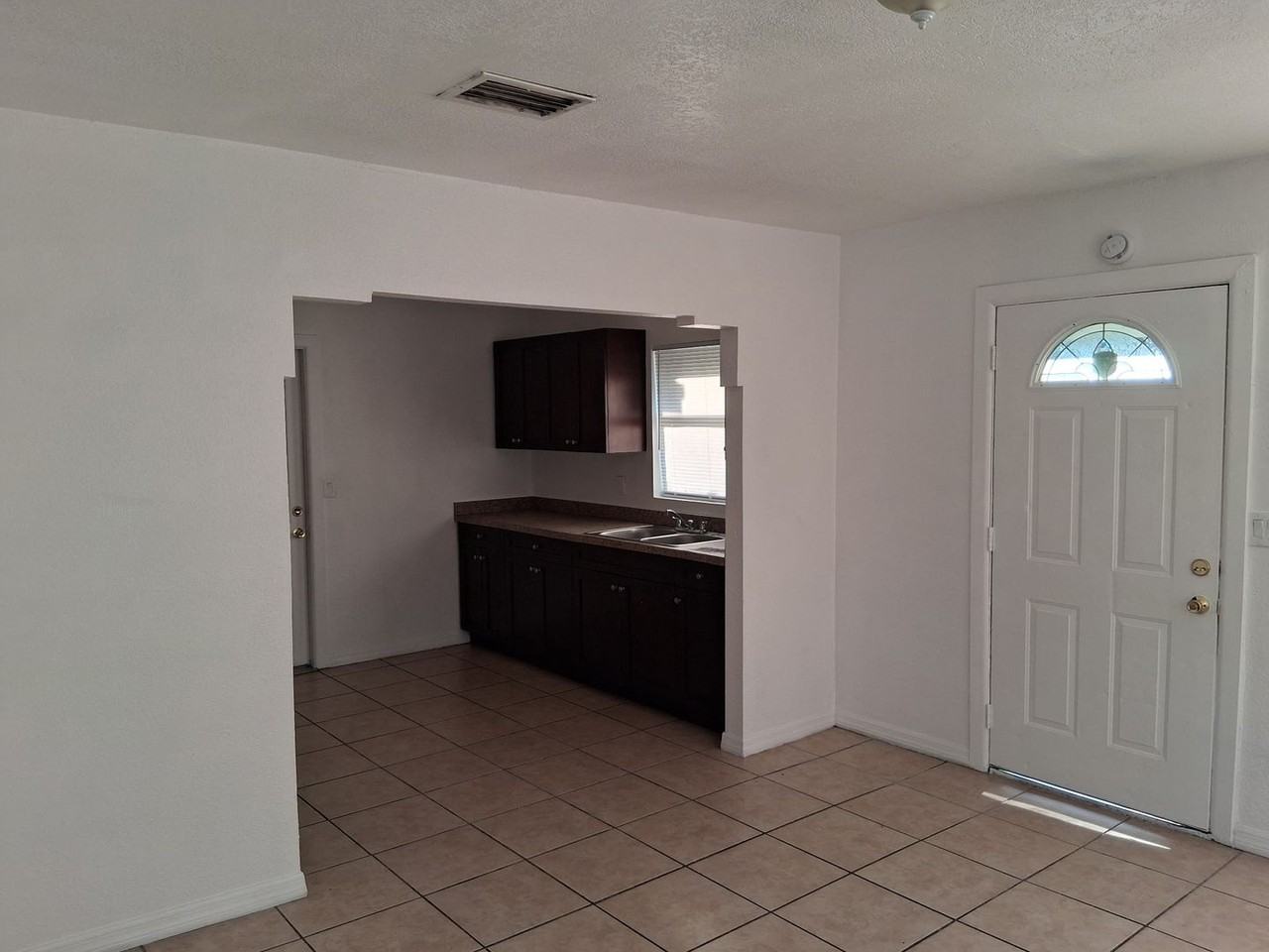 6812 Thomas Cir - Photo 2 of 8