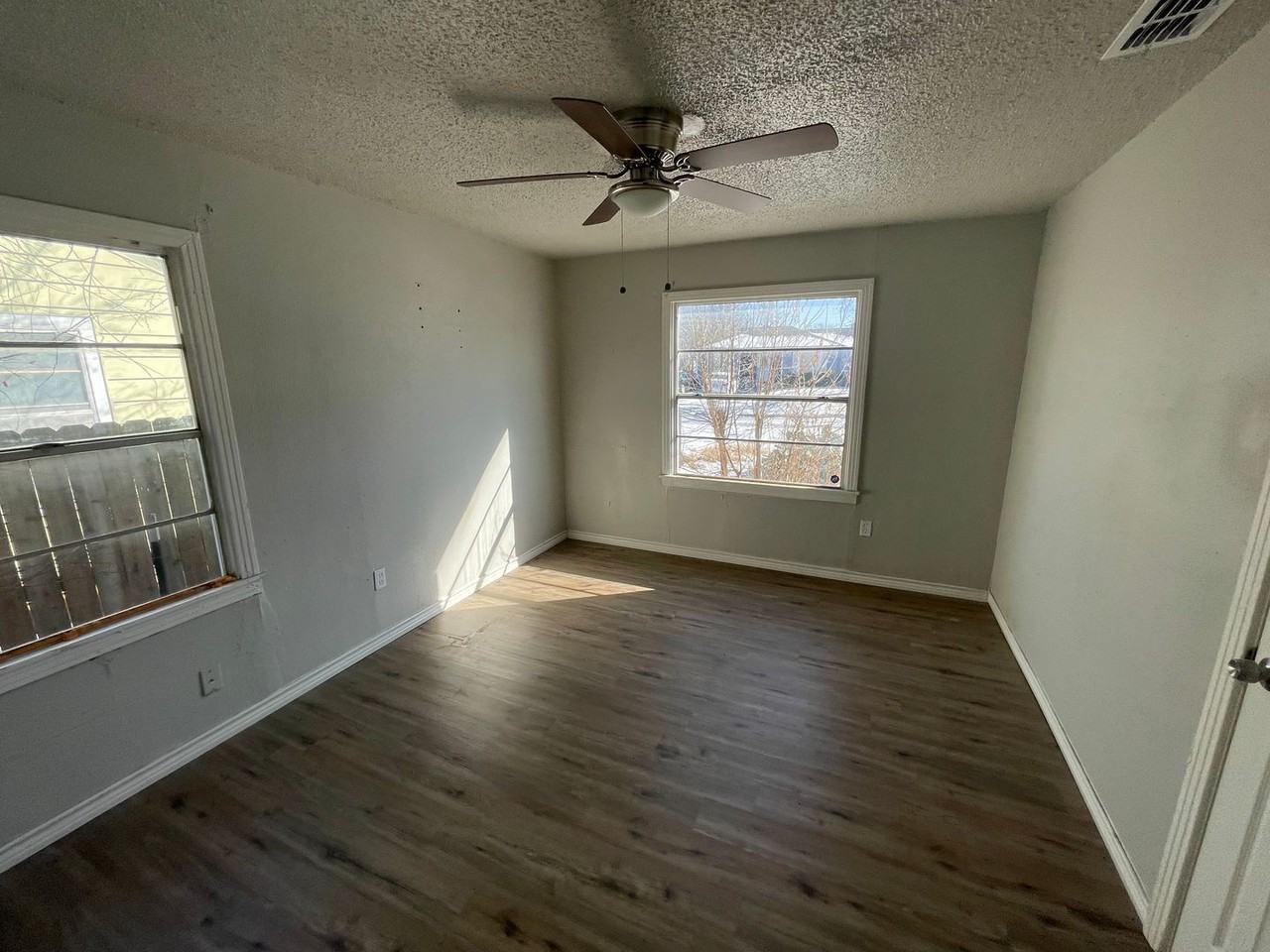 1442 Kirkwood St - Photo 5 of 15