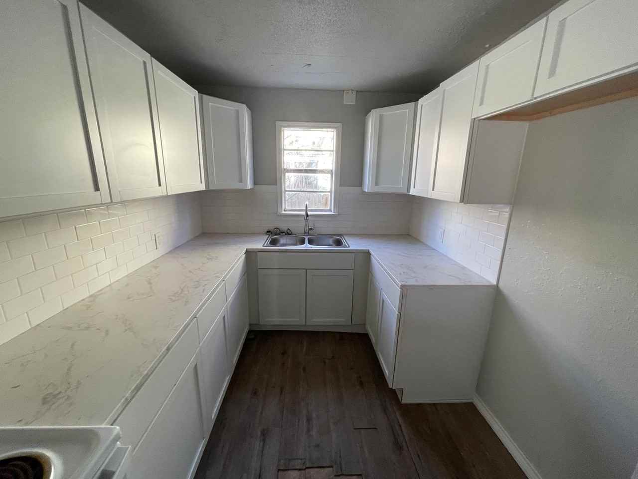 1442 Kirkwood St - Photo 6 of 15