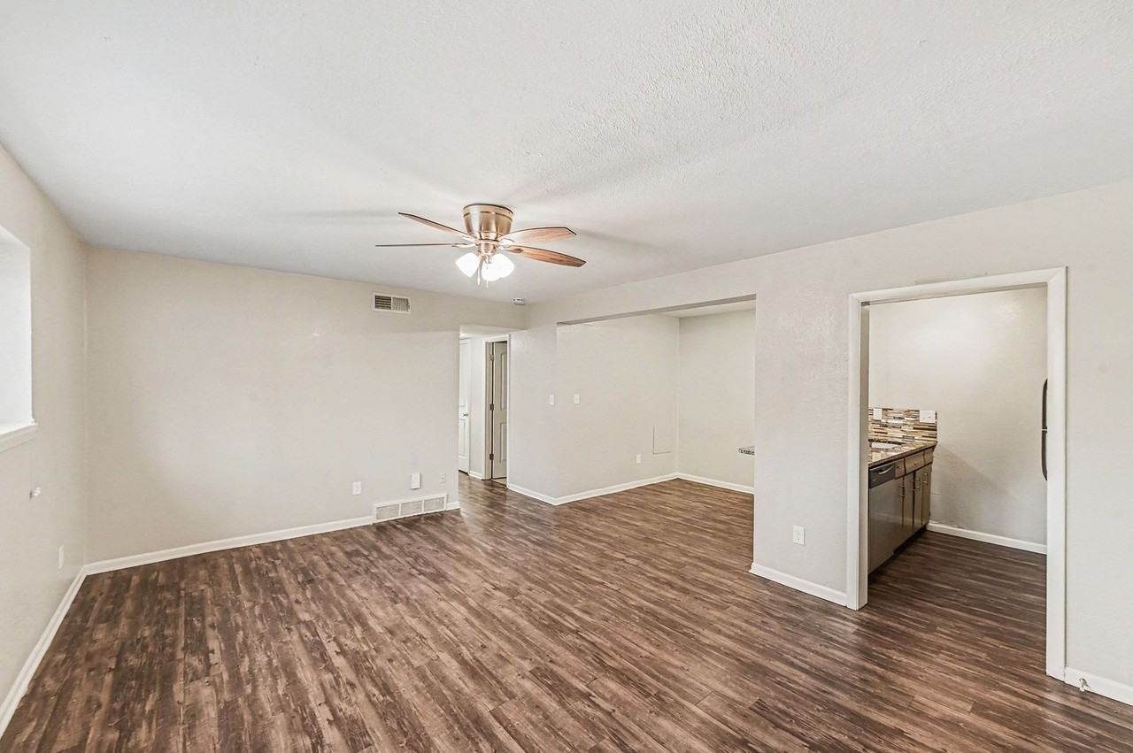 Kosobro - 701 E 40th St - Photo 4 of 16