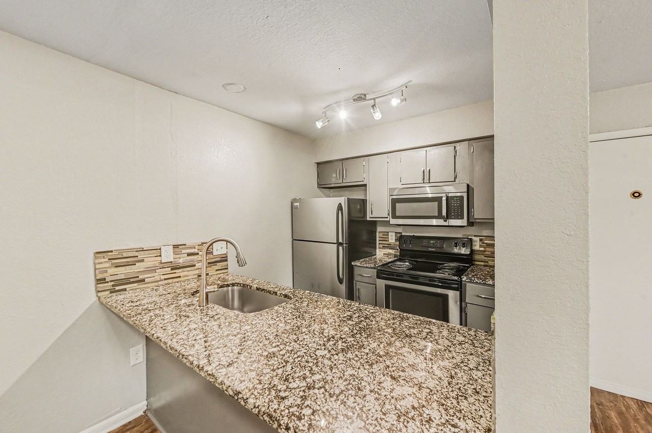 Kosobro - 701 E 40th St - Photo 5 of 16