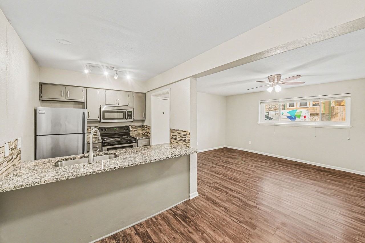 Kosobro - 701 E 40th St - Photo 6 of 16