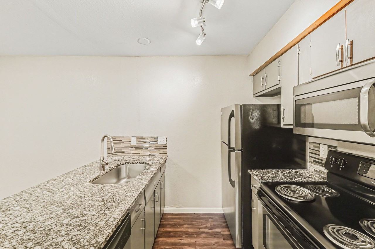 Kosobro - 701 E 40th St - Photo 7 of 16