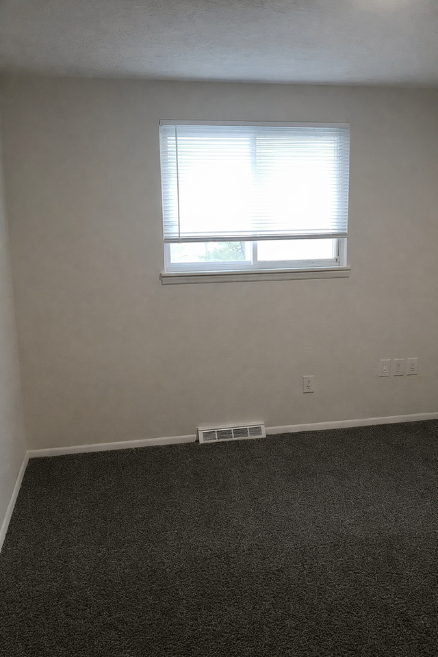 1524 Parkhill Pl Ne - Photo 6 of 8