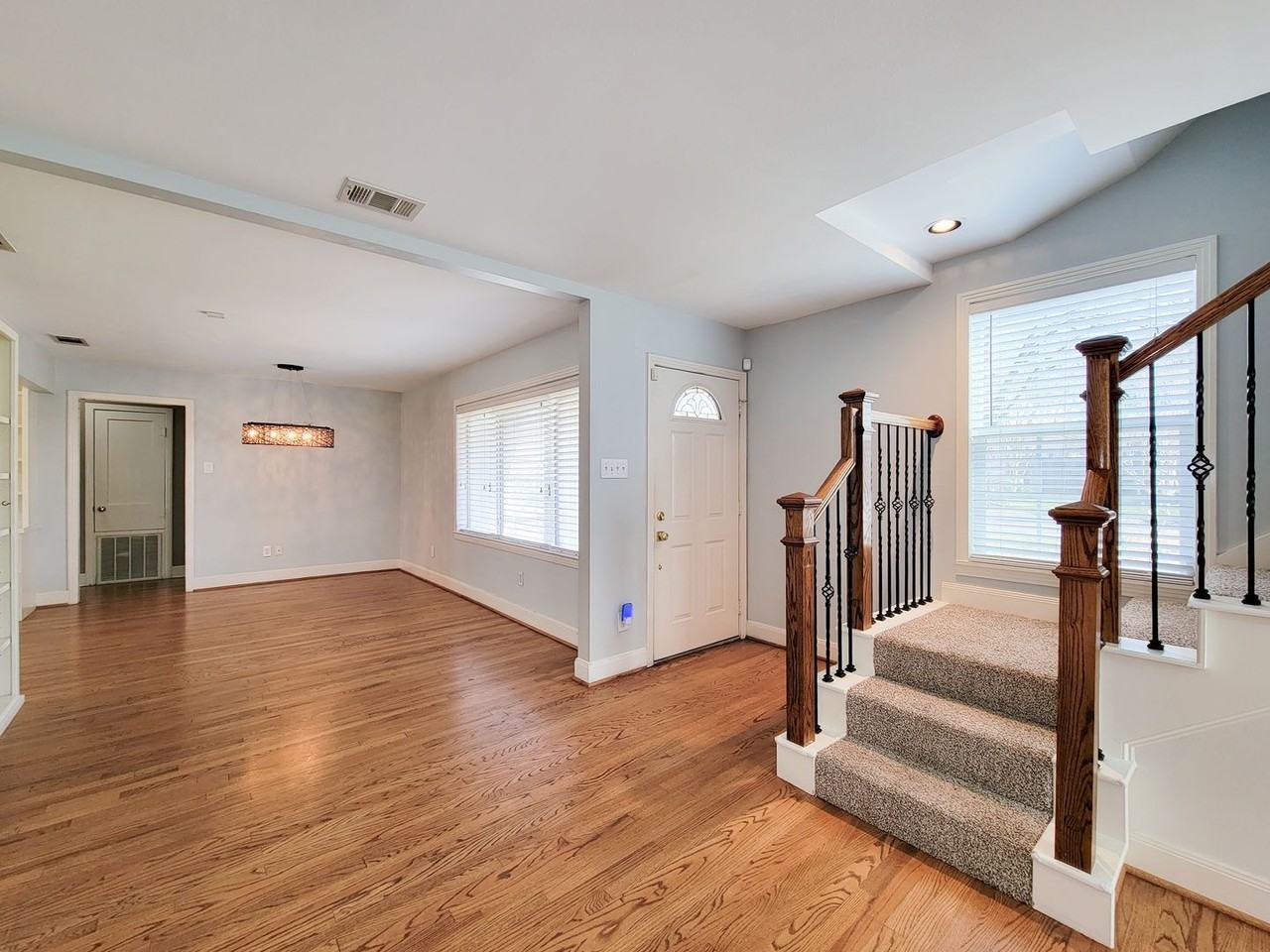 5536 Aspen St - Photo 3 of 22