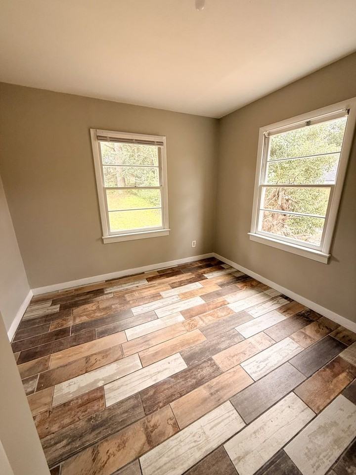 1221 W Alden Ave - Photo 3 of 4