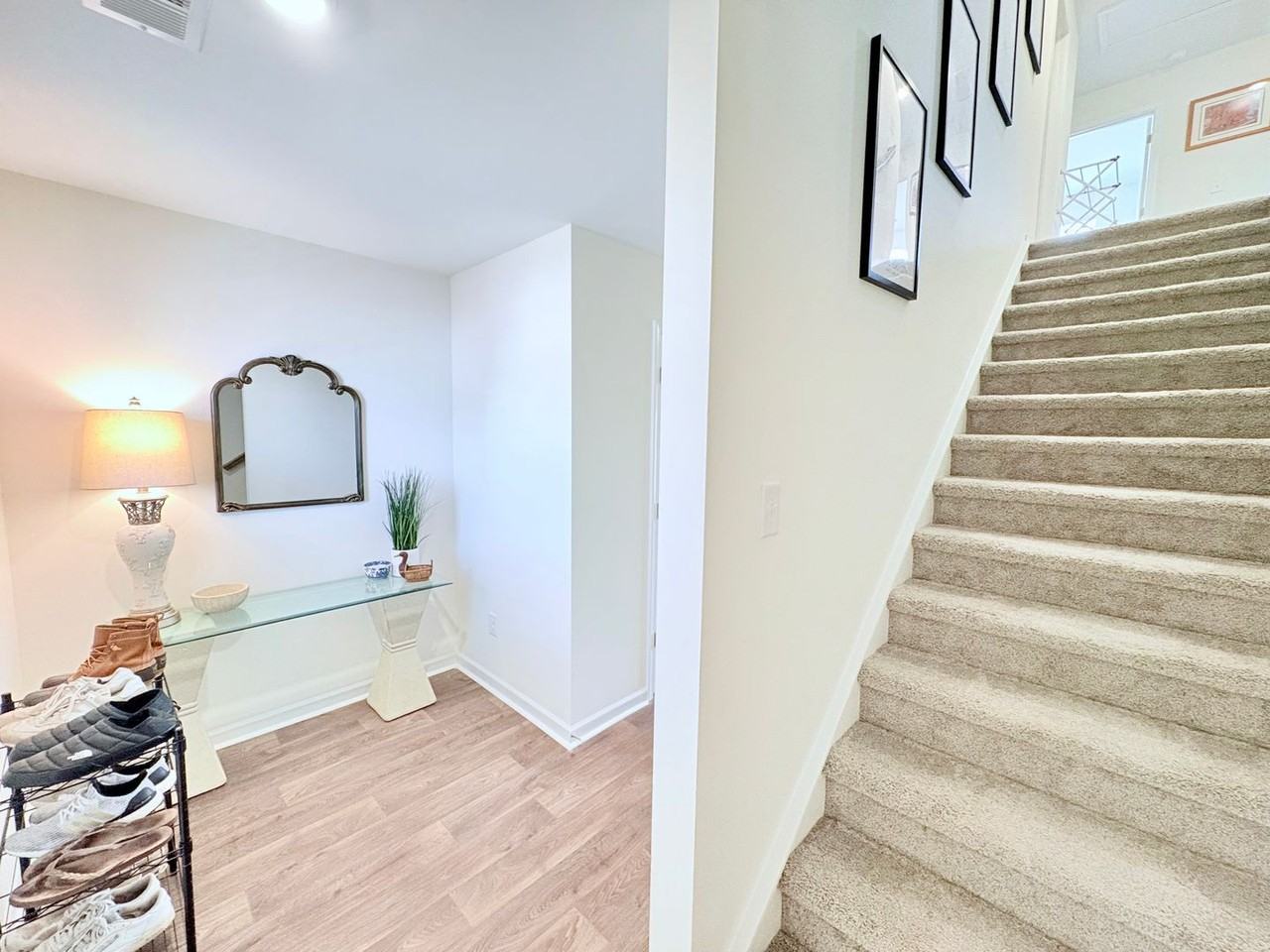 550 Seaborn Cir - Photo 3 of 27