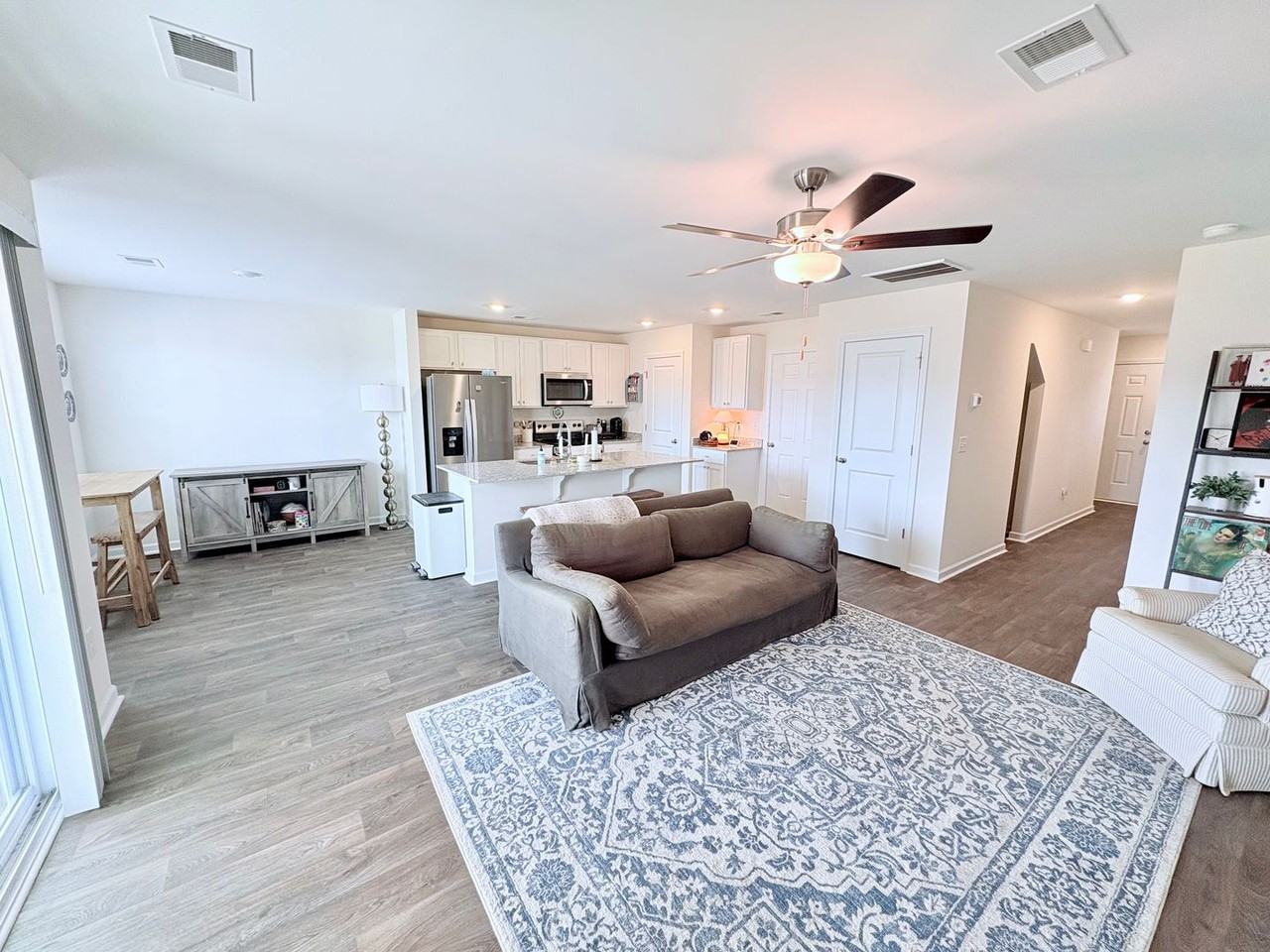 550 Seaborn Cir - Photo 6 of 27