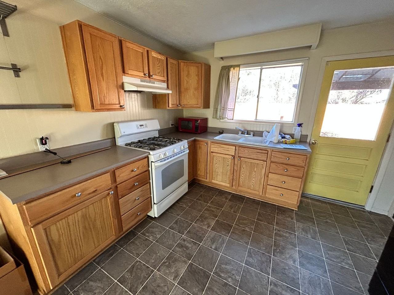 281 W North St - Photo 5 of 14