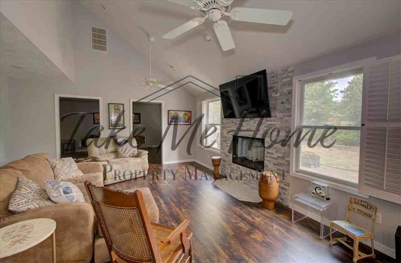 4046 S Warmwater Ave - Photo 2 of 16