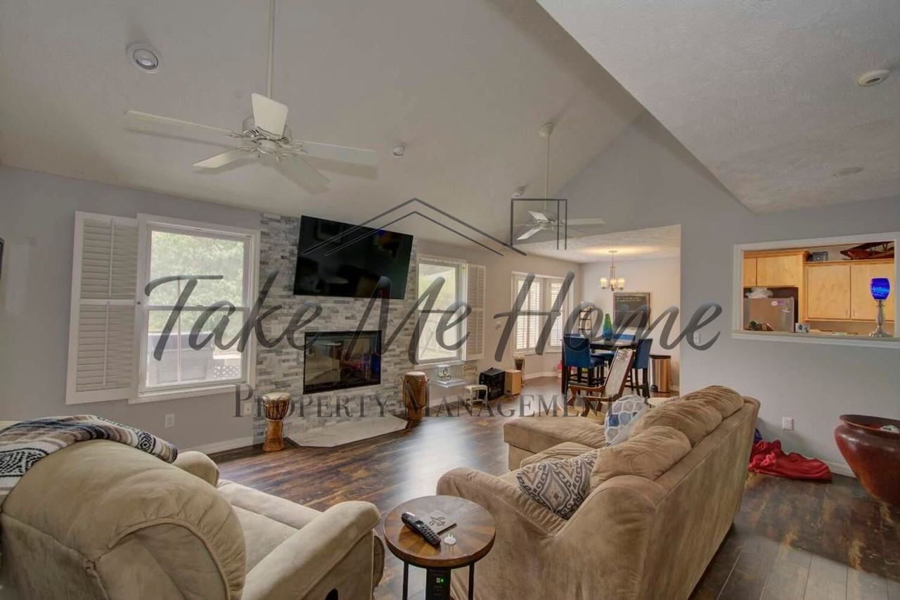 4046 S Warmwater Ave - Photo 4 of 16