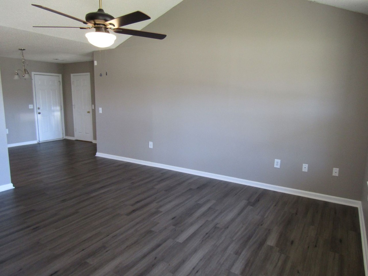 1271 Windrow Dr - Photo 4 of 23