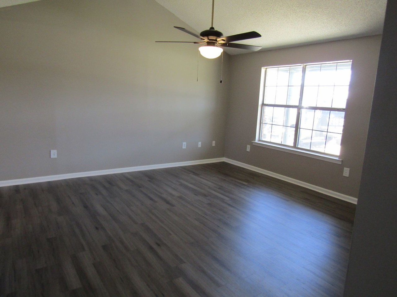 1271 Windrow Dr - Photo 6 of 23