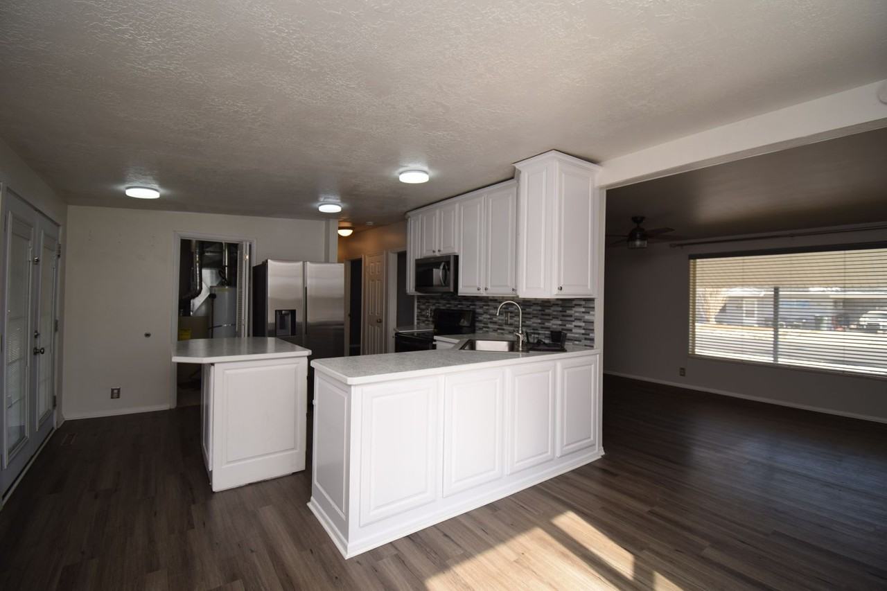 3136 S Beaver St - Photo 6 of 19