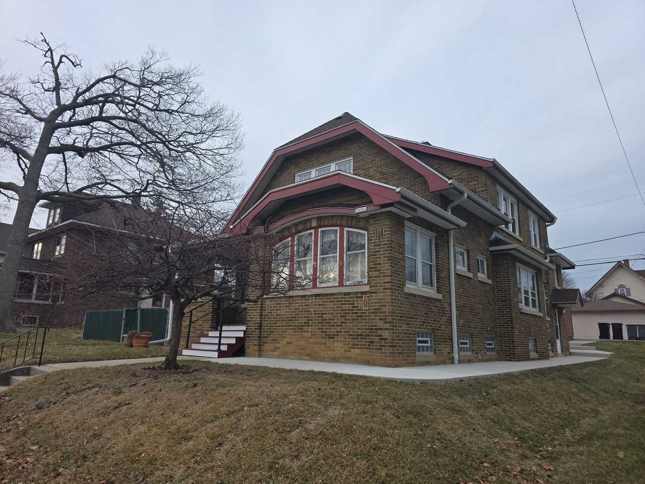 3836 E Cudahy Ave - Photo 2 of 23