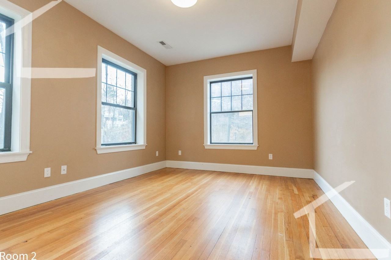 1609 Beacon St - Photo 6 of 15