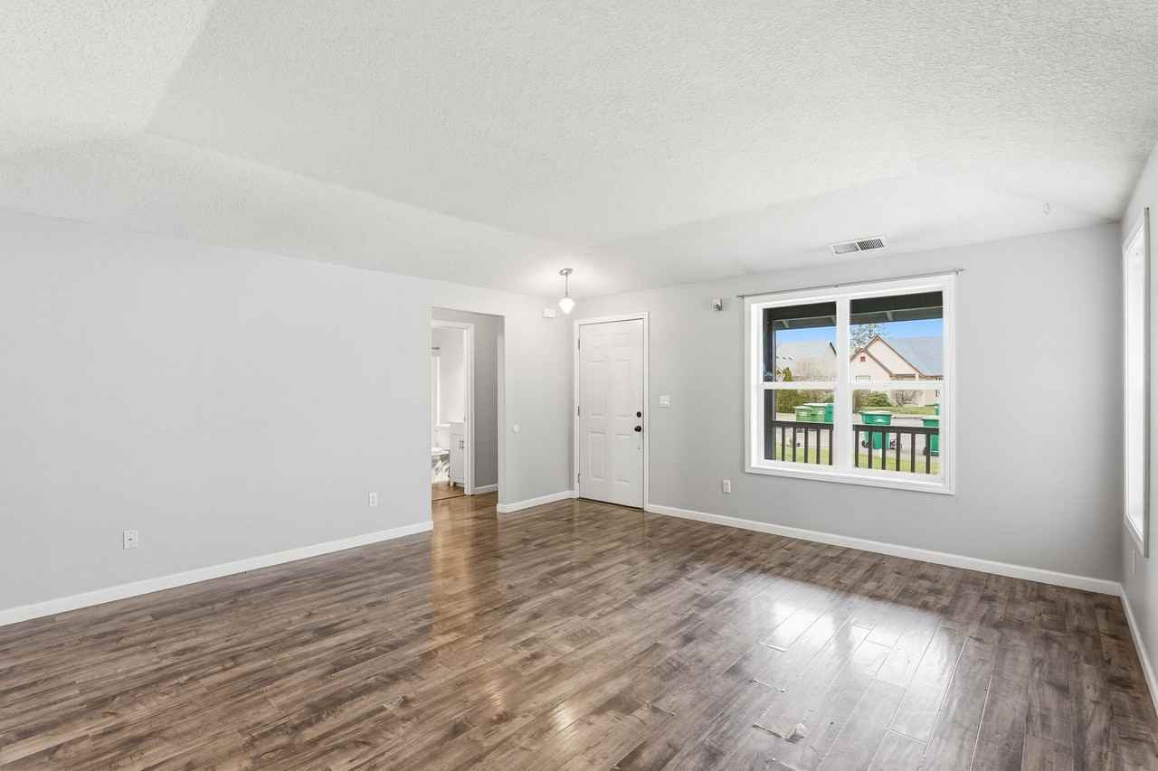 1518 E Mill Ct - Photo 5 of 21