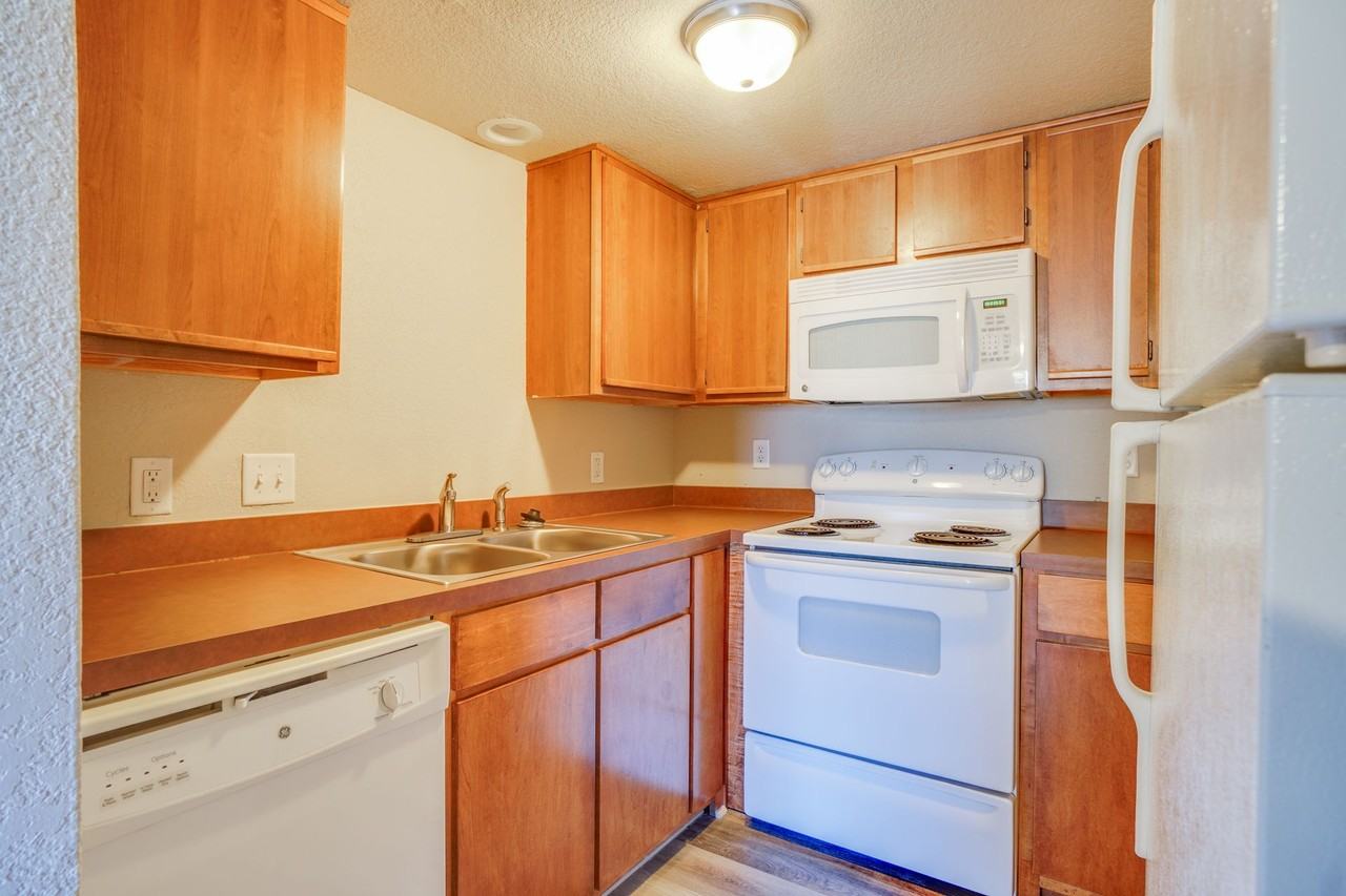 Forrest Brook Apartments - Photo 4 of 9