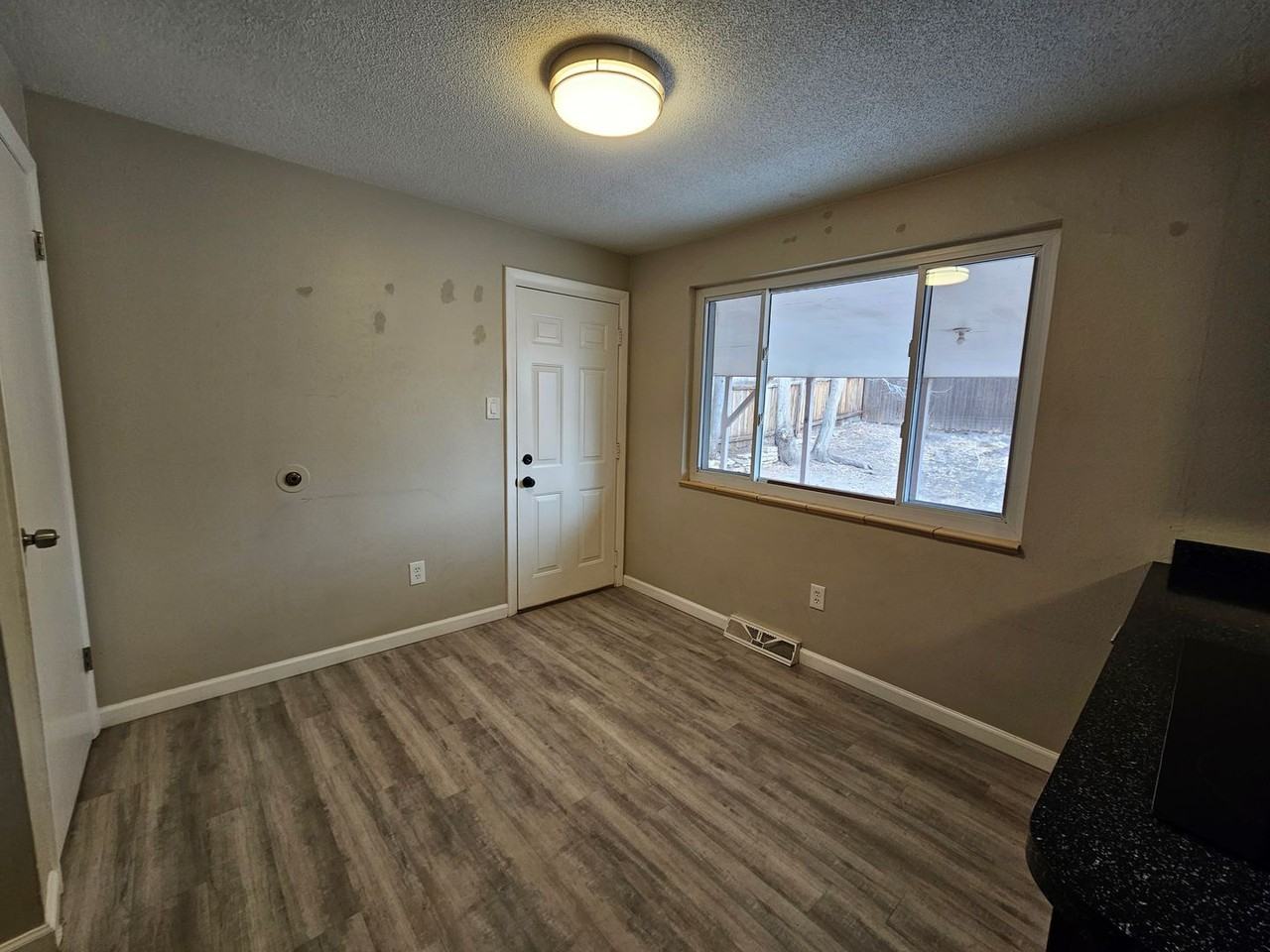 1919 Wynkoop Dr - Photo 5 of 21