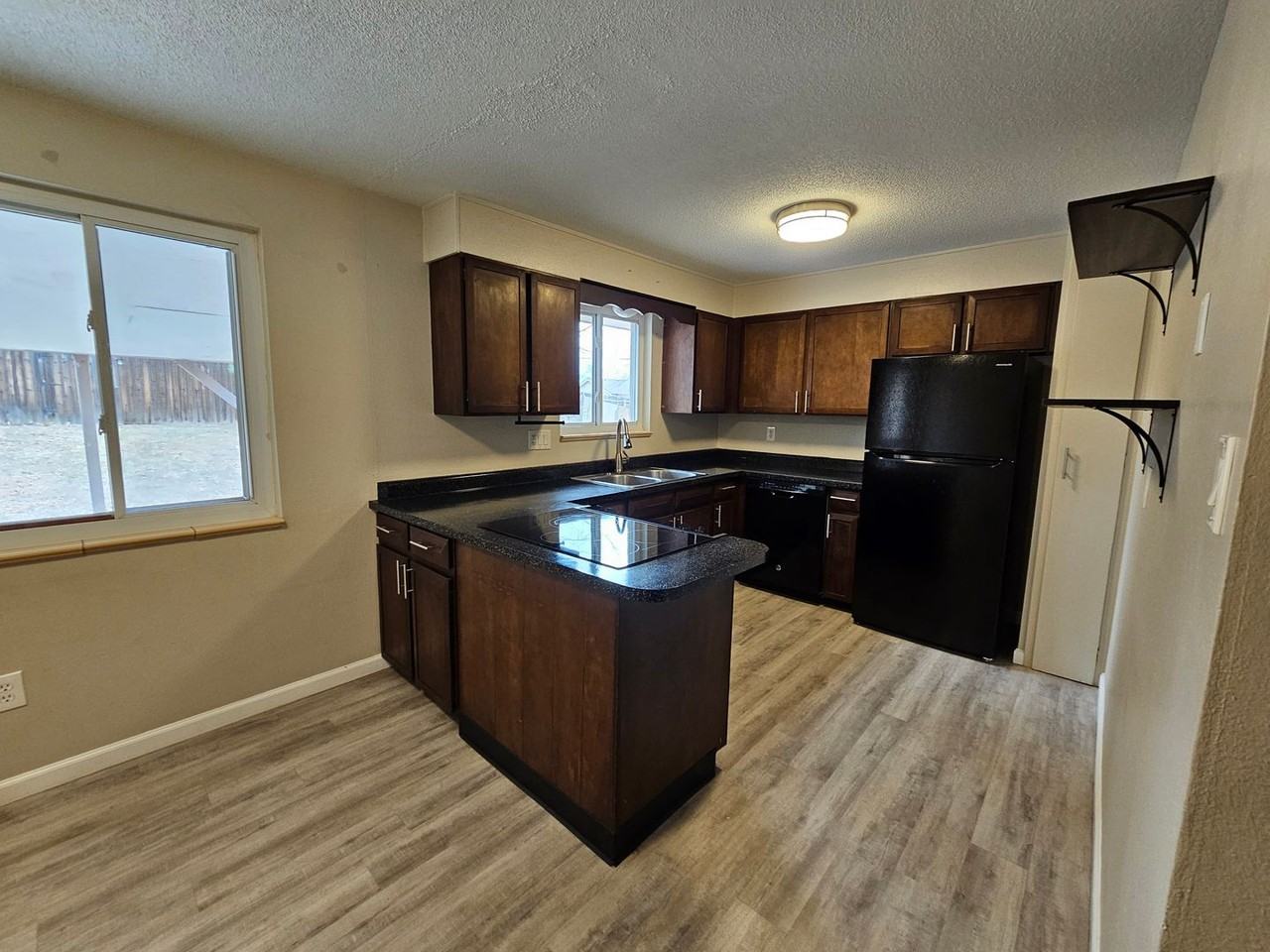 1919 Wynkoop Dr - Photo 6 of 21