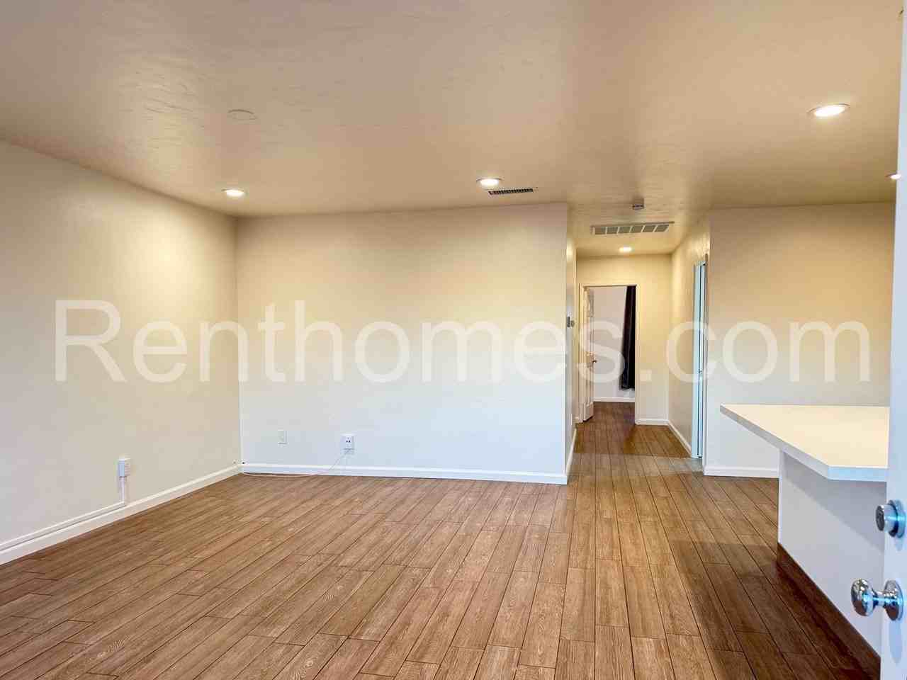 5034 Baxter St - Photo 4 of 34