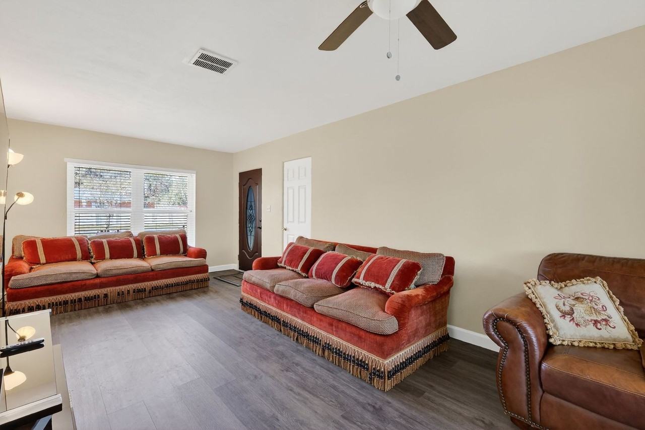 1104 Orange Ave - Photo 4 of 20