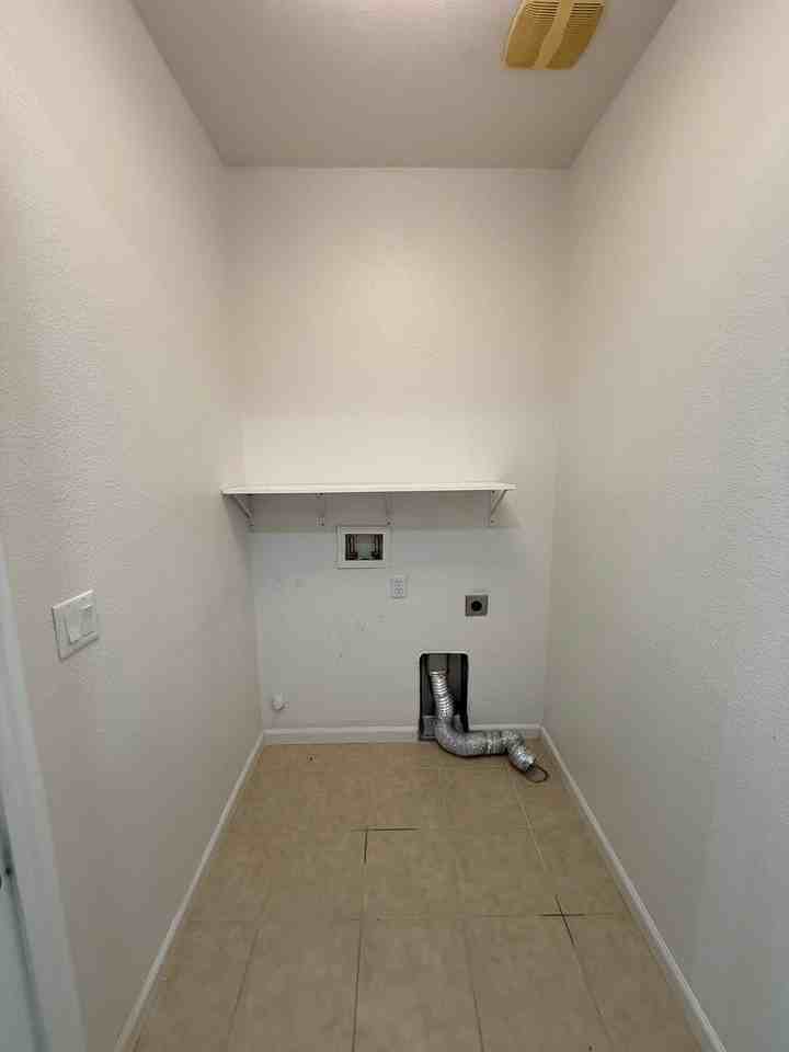 361 Tilden Cir - Photo 5 of 28