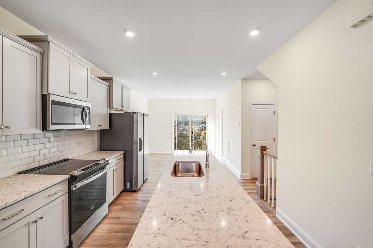 334 Simeon Dr - Photo 5 of 27