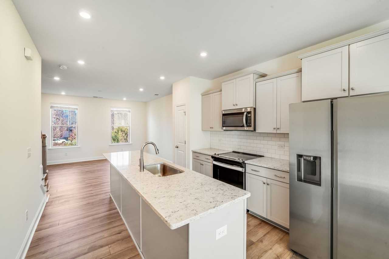 334 Simeon Dr - Photo 6 of 27