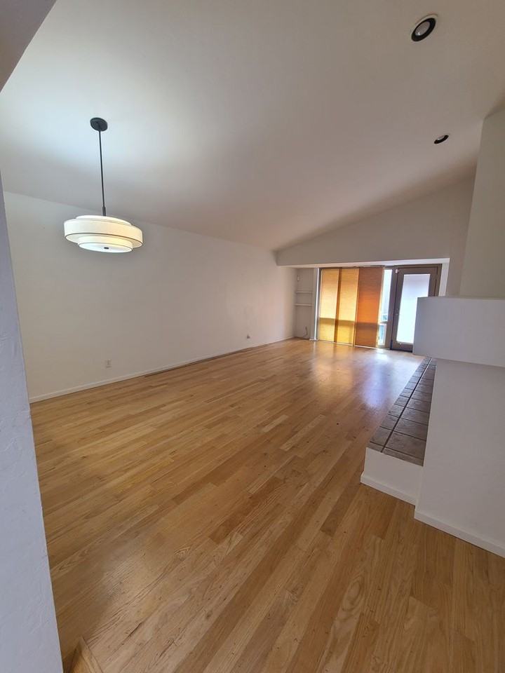 3118 E Macenroe Ln - Photo 2 of 8