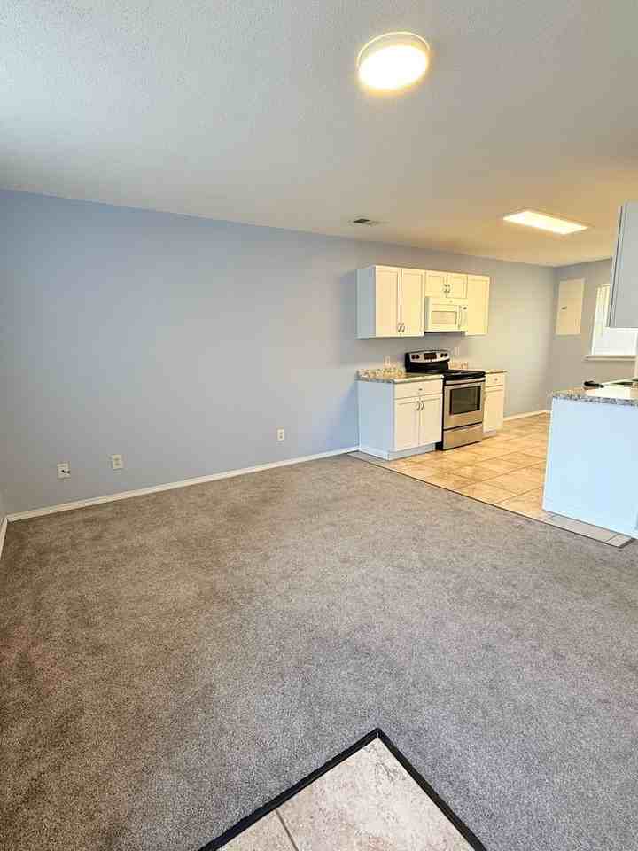 1312 Colorado St #B - Photo 2 of 10