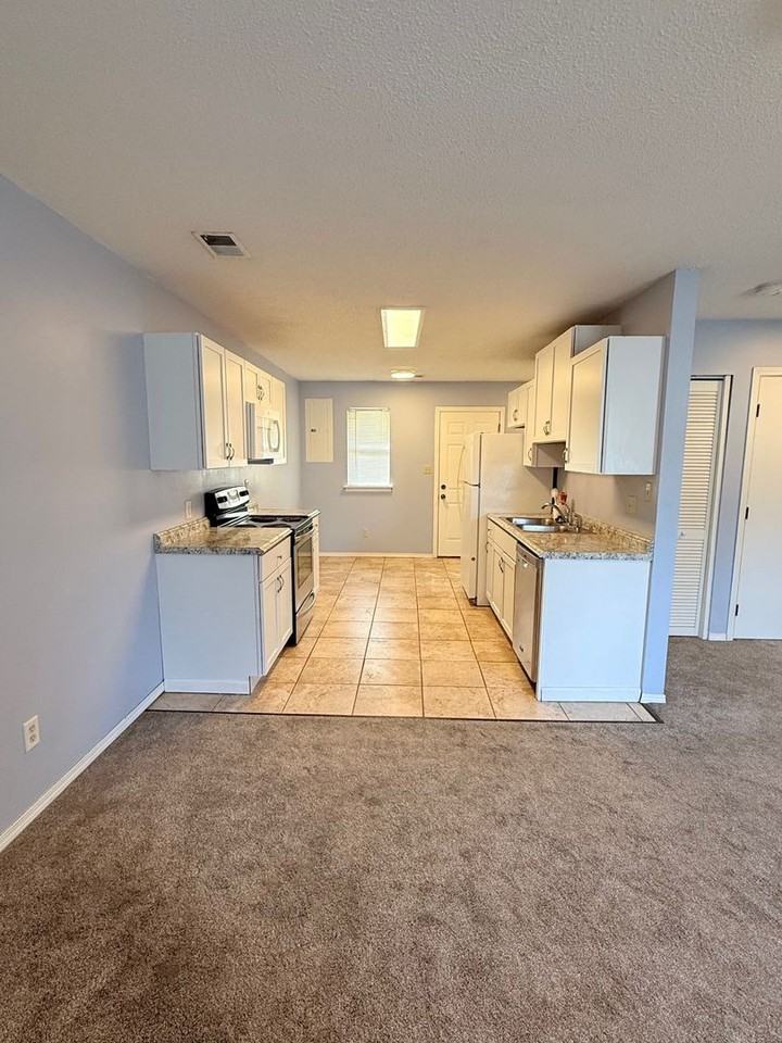 1312 Colorado St #B - Photo 3 of 10