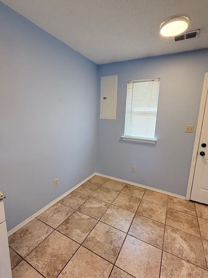 1312 Colorado St #B - Photo 5 of 10