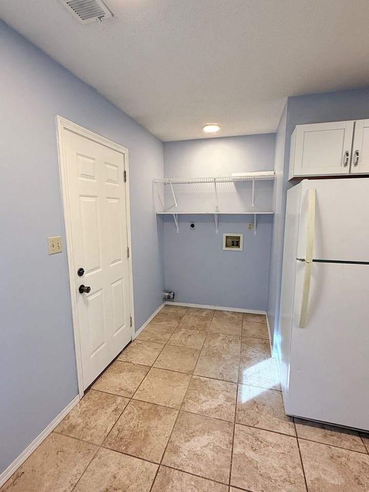 1312 Colorado St #B - Photo 6 of 10