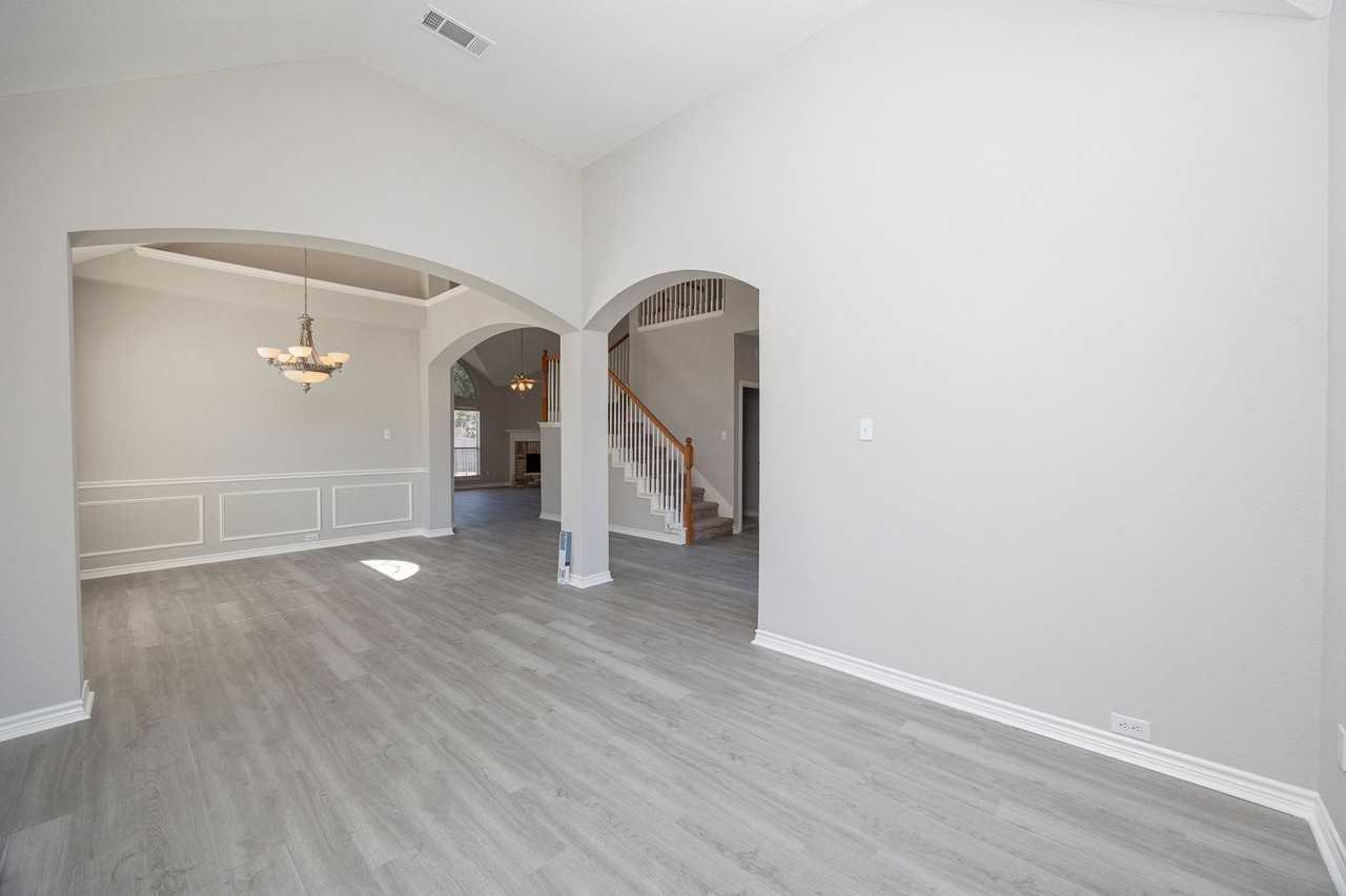 725 Morningside Trl - Photo 7 of 44