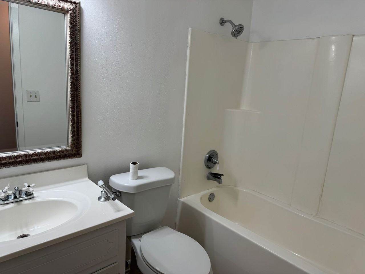 1020 Pinetree Rd - Photo 4 of 6