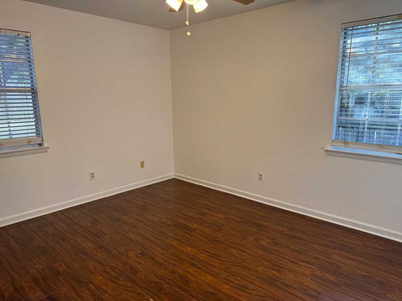 1020 Pinetree Rd - Photo 5 of 6