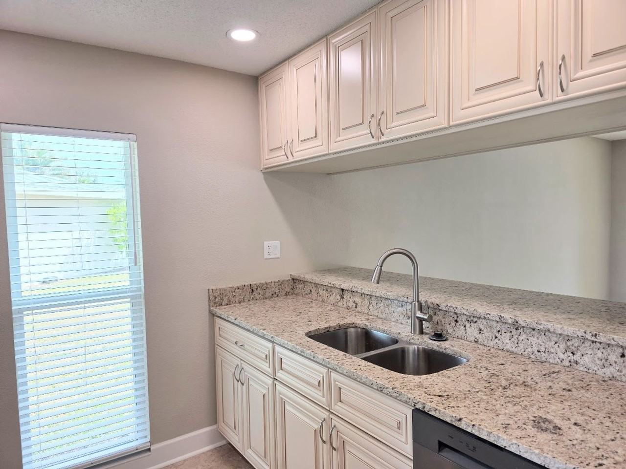 11612 W Kingfisher Ct - Photo 4 of 35