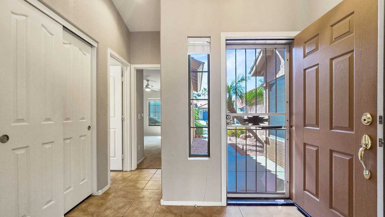 15690 W Earll Dr - Photo 5 of 39