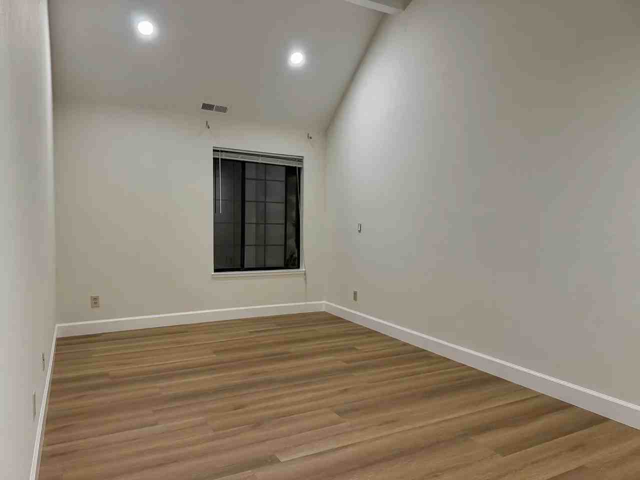 1009 Chula Vista Ter - Photo 7 of 13