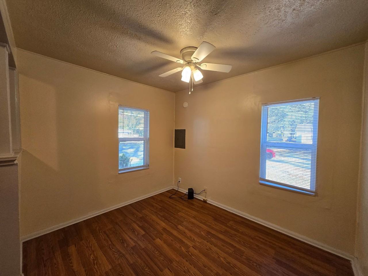 107 Ne 15th St - Photo 7 of 27