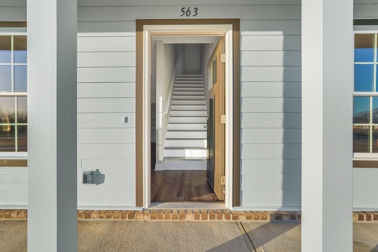 102 Skye Dr - Photo 2 of 16