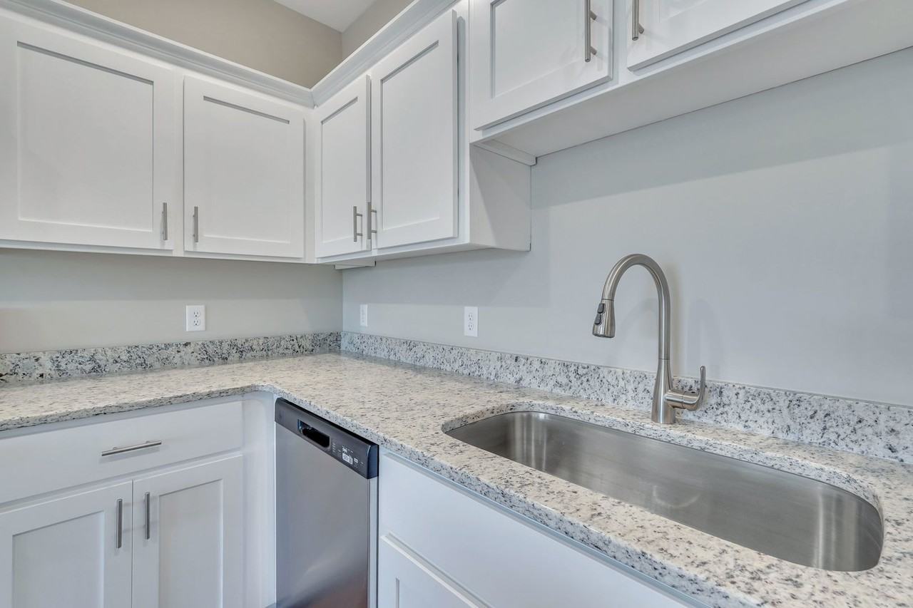 102 Skye Dr - Photo 5 of 16