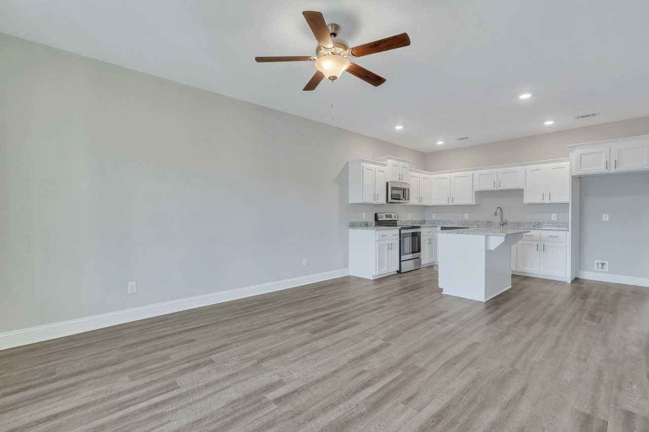 102 Skye Dr - Photo 6 of 16