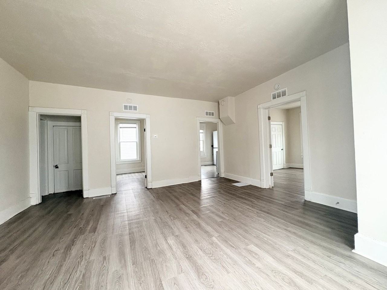 527 5th St - Photo 5 of 12