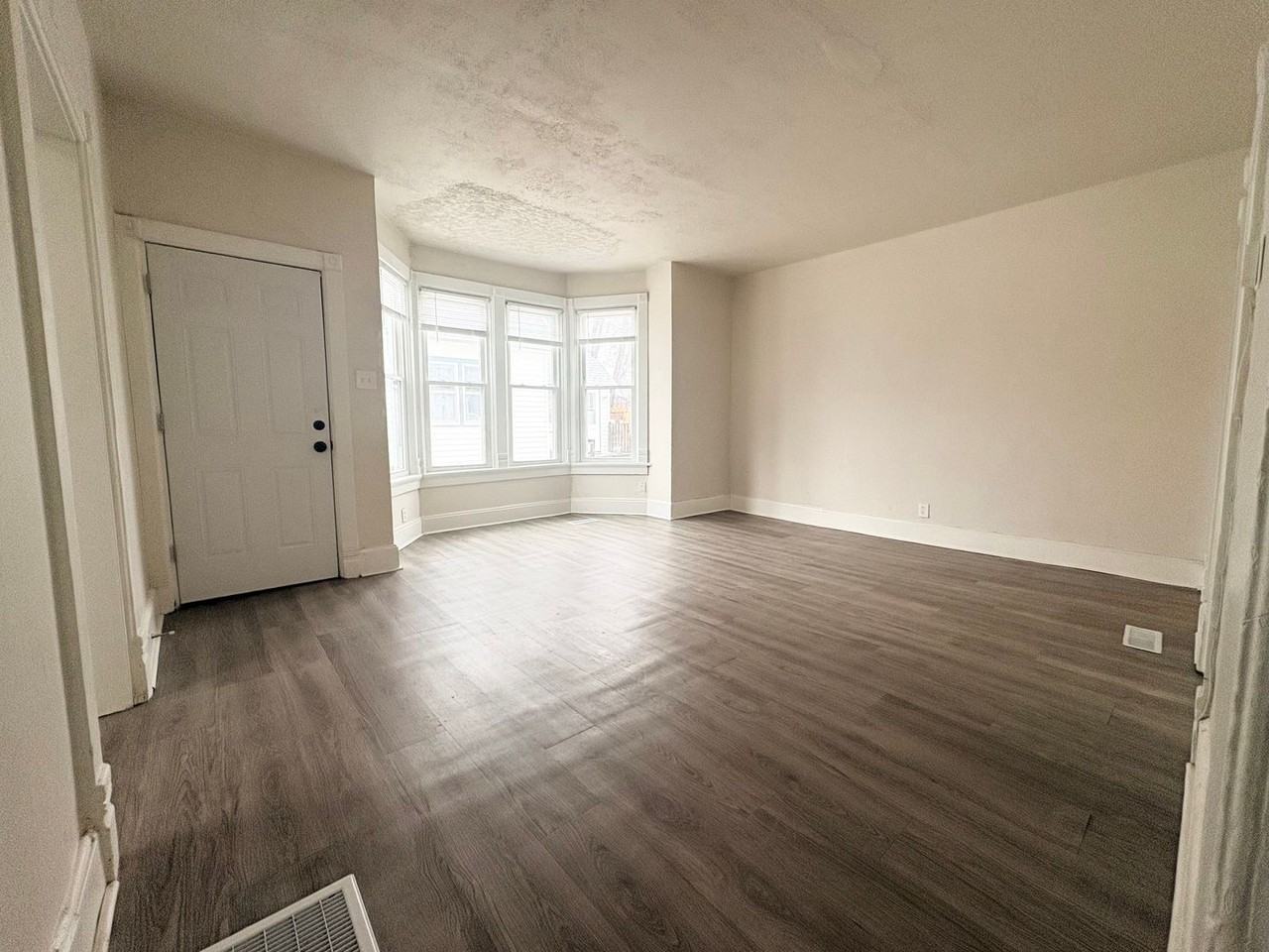 527 5th St - Photo 6 of 12