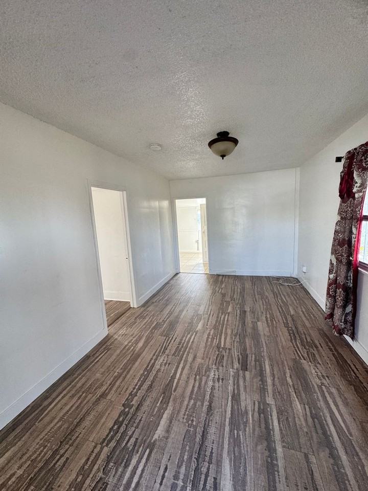 3424 Winter St - Photo 2 of 18