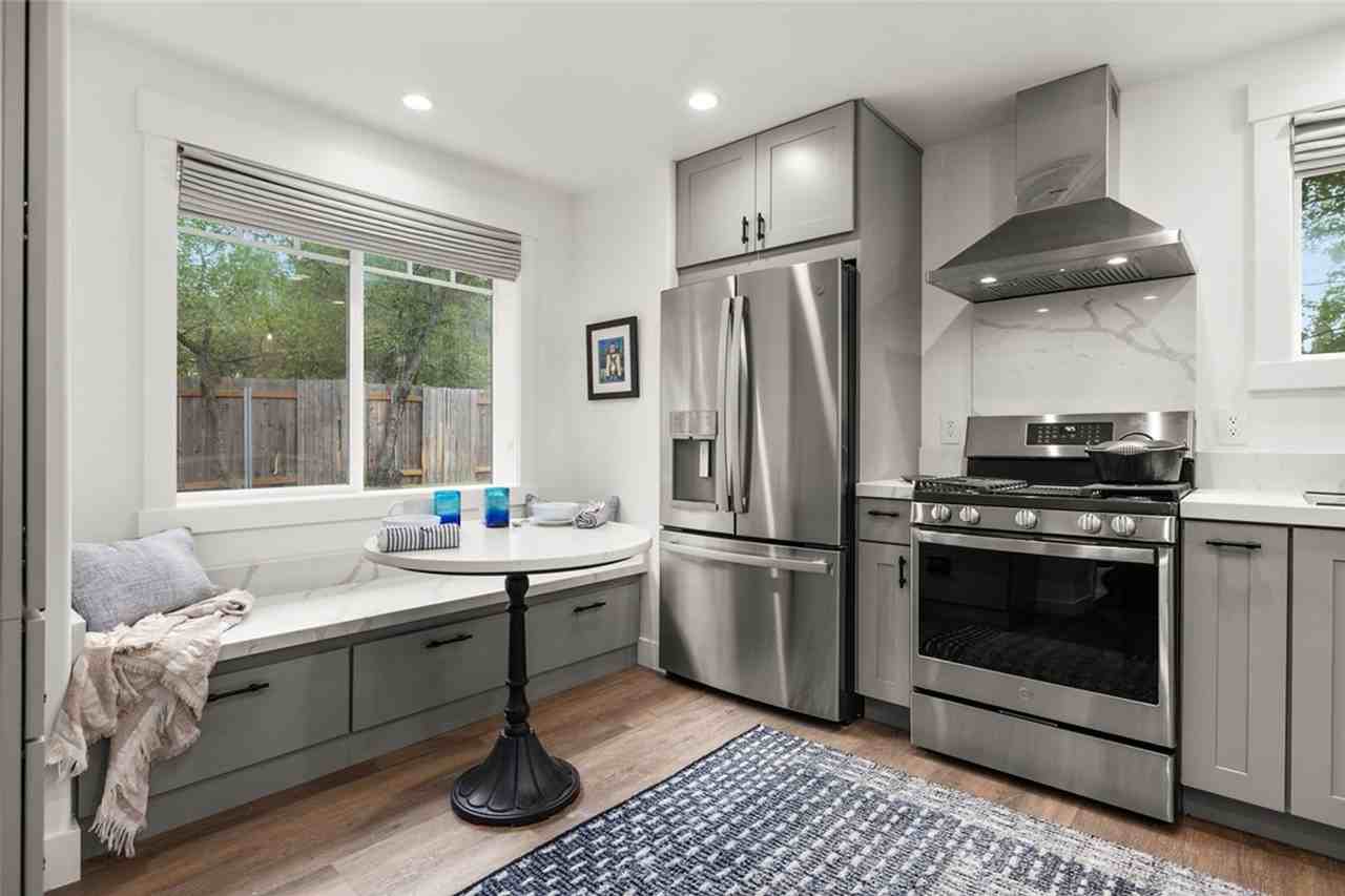 441 Karrow Ave - Photo 3 of 6